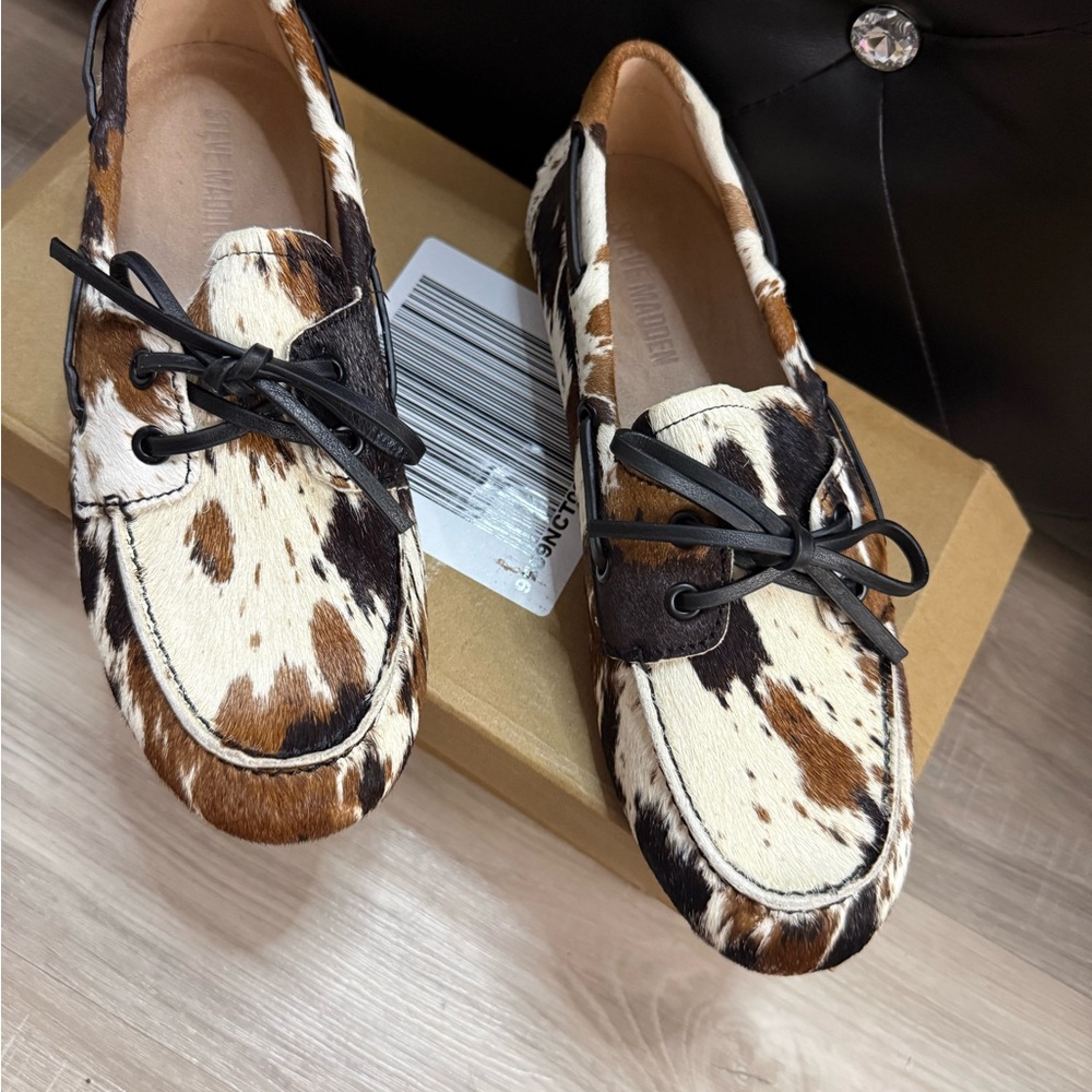Women’s Cowhide Driving Moccasins in Brown & White - Picture 6 of 16